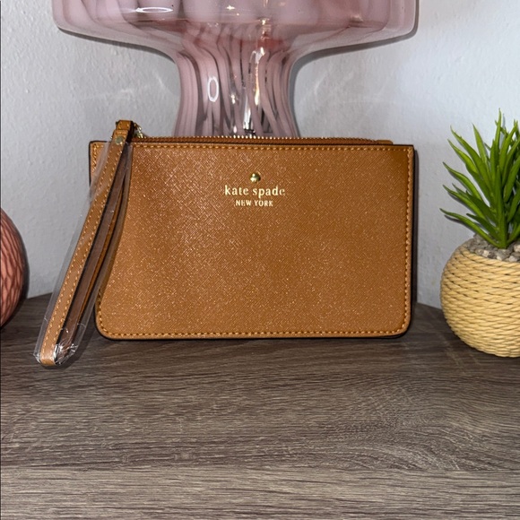 kate spade Handbags - Kate Spade Tan Wristlet